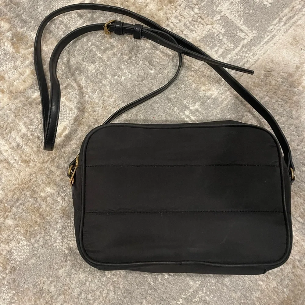 Banana Republic Black Crossbody Purse Handbag Bag Wallet Card Slots Minimalist